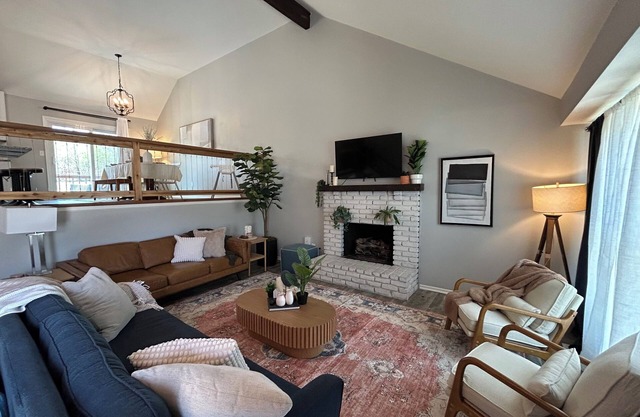 Modern 4-BDRM Home PLUS APT 30-Day-Stylish Decor