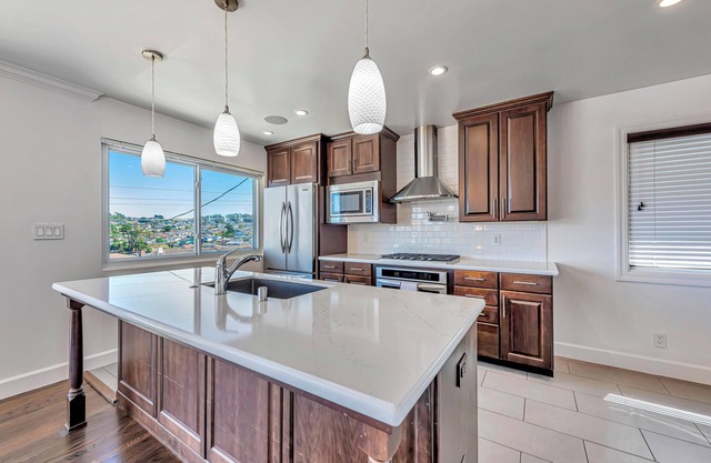 Modern 4-bedroom House with a View in South San Francisco