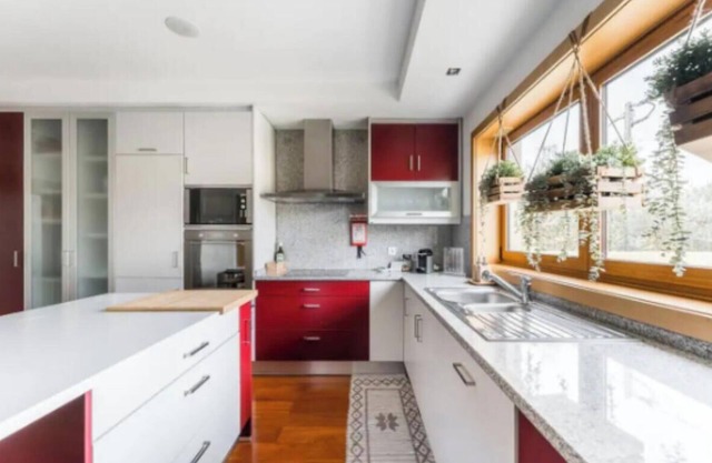 Modern 4-Bedroom Retreat with Balcony and Backyard Close to Portonnnnnnn