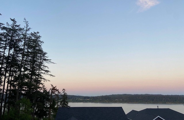Modern, 4 bedroom / 3.5 bathroom, spacious, kid-friendly, water views