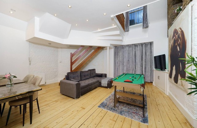 Modern 4-bedroom Apartment in Fulham, London