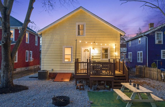 Modern 4 Bedroom Beach House: Ideal for Families & Long Stays