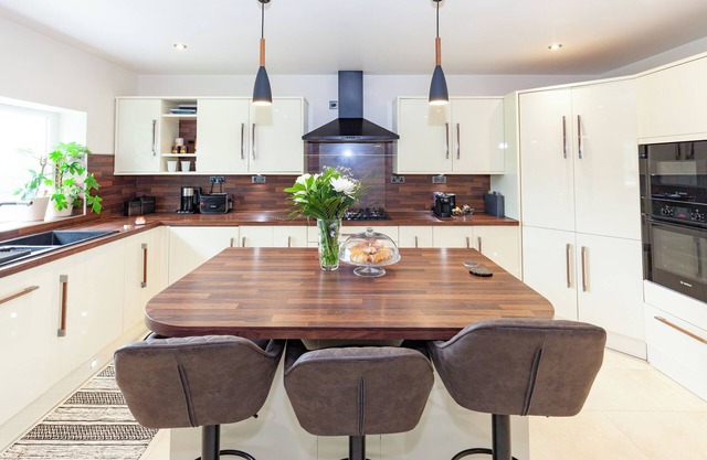 Modern 4 bedroom family home with driveway parking
