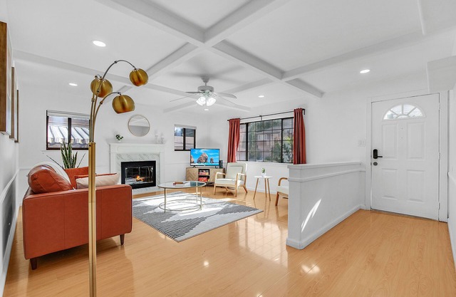 Modern 4 Bedroom Vacation home @ Castro Valley, King or Queen for all