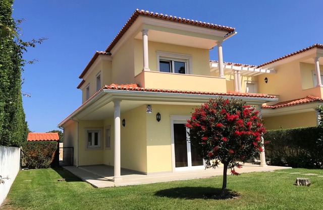 New 4 bedroom villa on Obidos Lagoon with pool.