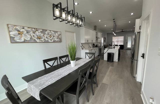 Modern 4BR/5BA Downtown Indpls
