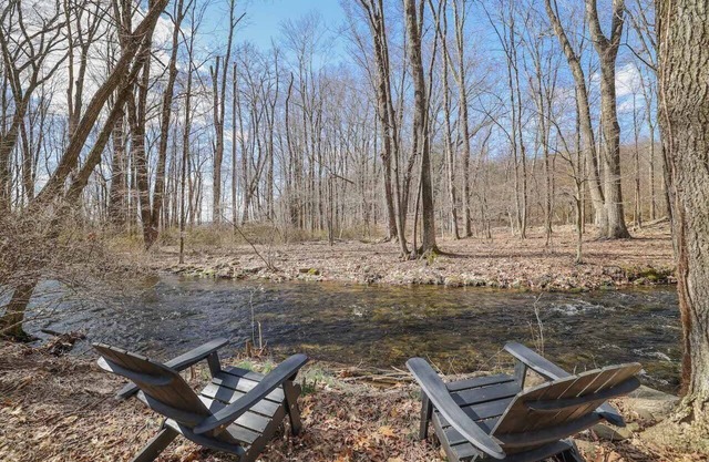 Modern 4BR Getaway in East Stroudsburg – A/C & High-Speed Wi-Fi