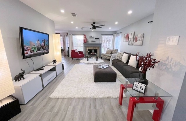 Modern 4BR Retreat Extended Stay Ideal. SW Houston