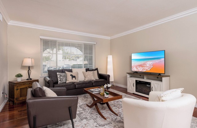 Modern 4BR Retreat with Charming Interiors&Comfort