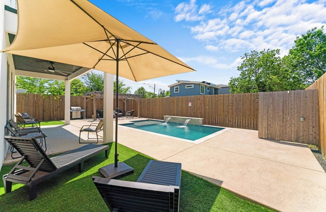 Modern 5 BD|5 BR with Pool & Downtown Views