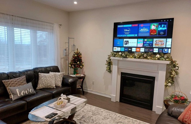 Modern 5-bedroom house close to Ski and Forest Trails