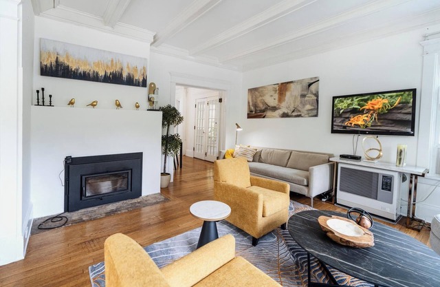 Modern 5-Bedroom Mountain Home W/ Stunning VIEWS! 5 Minutes to Belleayre