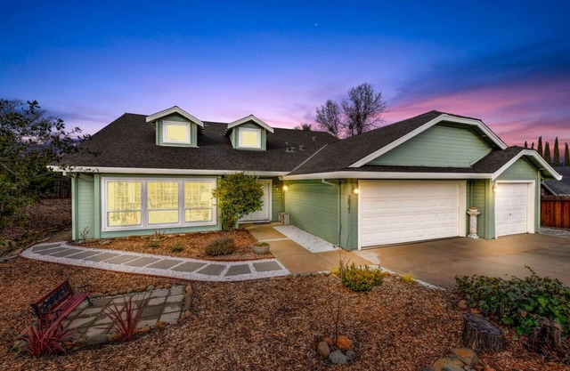 Modern 5BR in Cameron Park Lake