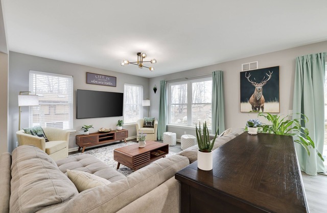 Modern 5BR Kid-Friendly Home In Poconos with Sauna & Big Patio