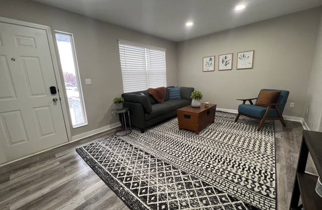 Spacious and Comfortable 5BR Home Close to Everything!