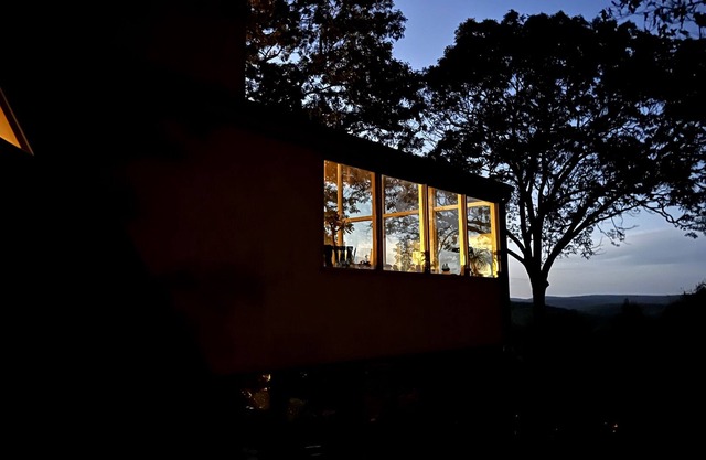 Modern 70s Architectural Marvel - ★★★ Water and Hillside Views