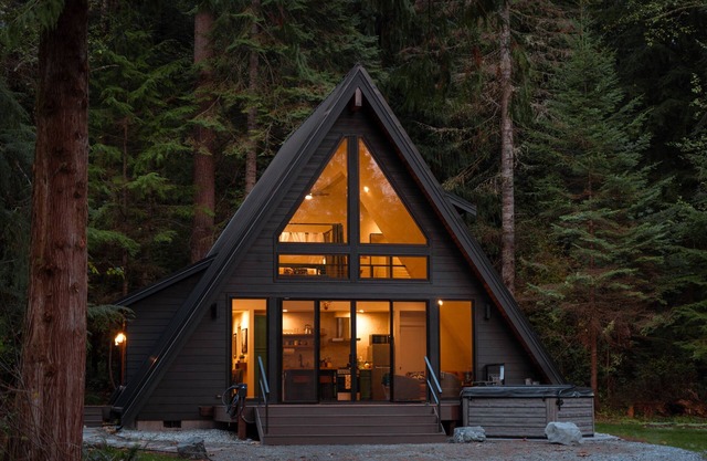 Modern A-Frame Cabin - King Bed, Hot tub, EV Charger, 5 Minutes to Mt.Rainer NP