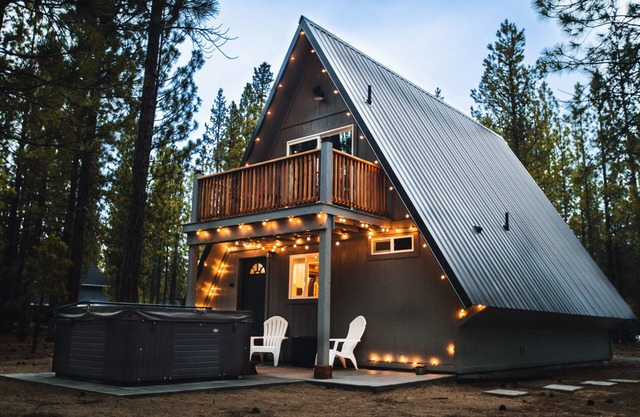 Modern A-Frame Cabin close to Bend, Crater Lake, Mt Bachelor ski resort