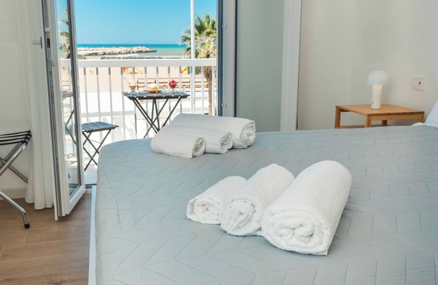 Modern accommodation for those who want comfort, convenience and a postcard view.