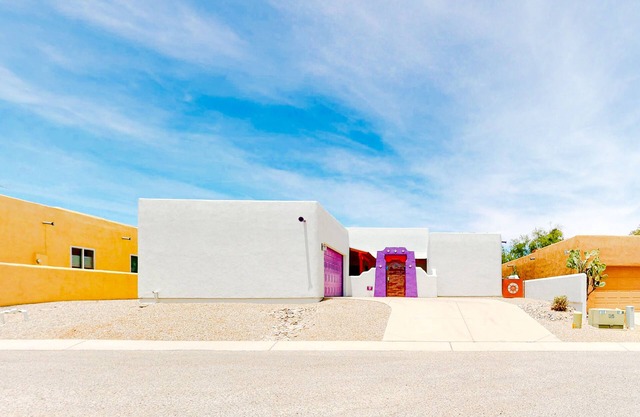 Modern adobe home with a community pool, central AC, washer/dryer - snowbirds OK