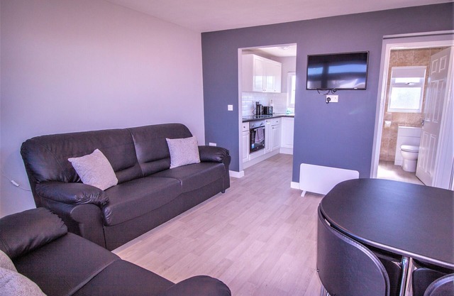 Modern Airy Chalet short walk to beach, nr Great Yarmouth & Norfolk Broads