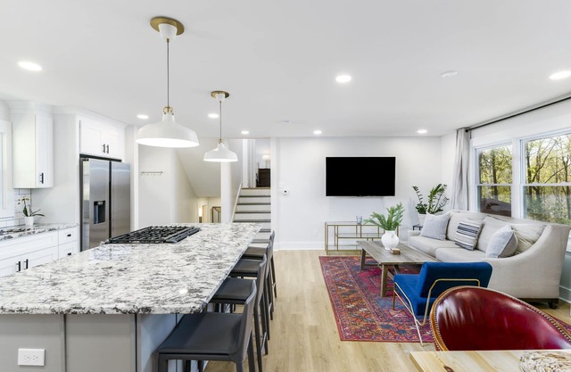 Modern Alpharetta Home-Sleeps 9