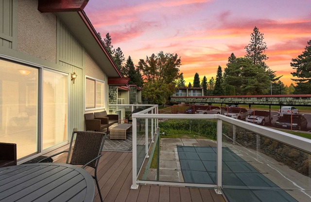 Modern Amenities / Gas Fireplace /Central Location