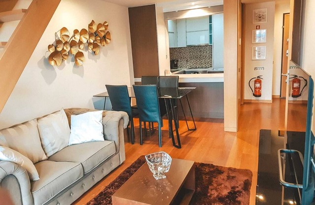 Moderne und günstig gelegene Maisonette-Wohnung in der Nähe des Porto