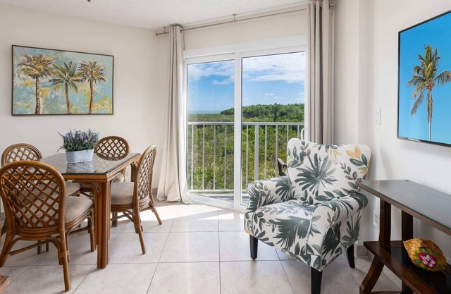 Modern and Coastal Ocean Pointe 2307