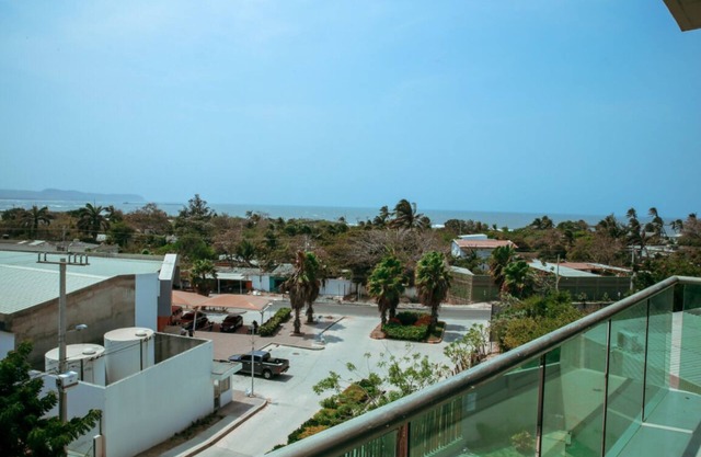 Moderne und gemütliche neue Wohnung zu Fuß zum Strand!