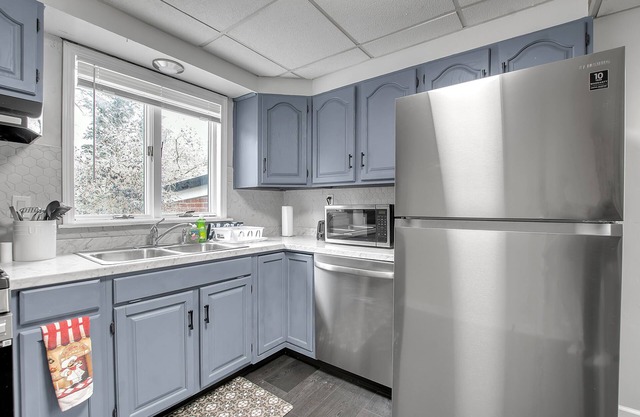 Modern and Quiet 3 bedroom house with parking