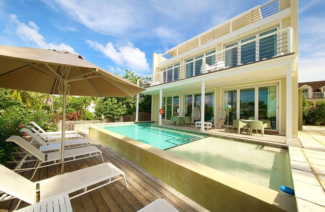 Modern and spacious villa with private pool with ocean sunset view