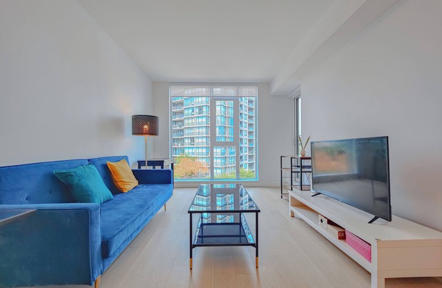 Modern and Spacious 1 BDR 1 Den Condo in Central Richmond | Walk to Night Market