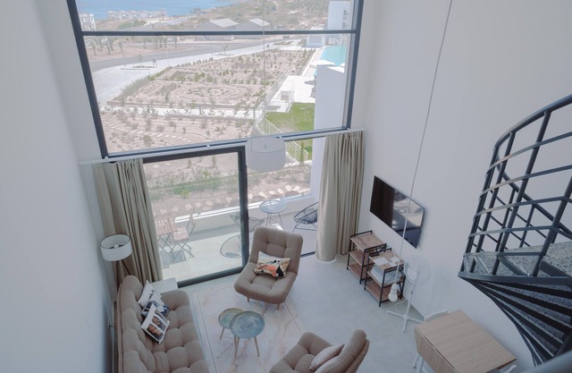 Modernes und geräumiges Apartment mit wunderschöner Dachterrasse und Meerblick