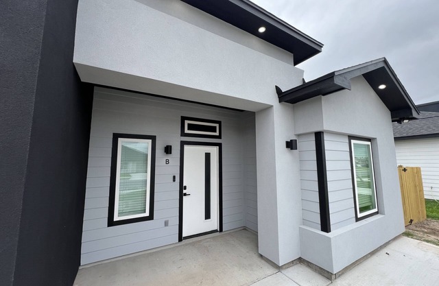 Modern and Spacious Home near SpaceX, Port of Brownsville and Boca Chica Beach