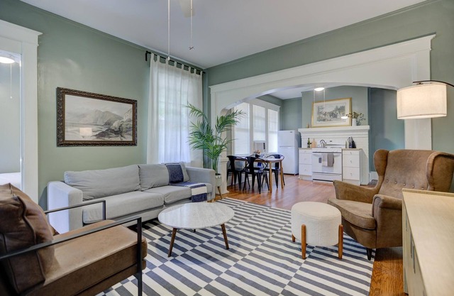 Modern and Stately Upper 2-bed in Historic Midtown