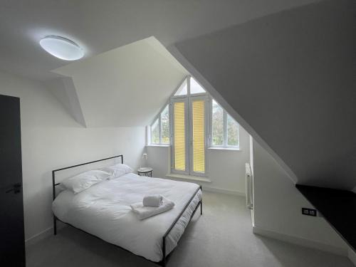 Modern and Stylish Penthouse Apartment next to Maidenhead Golf Course