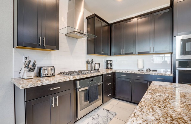 Modern Antelope Home: 14 Mi to Downtown Sacramento