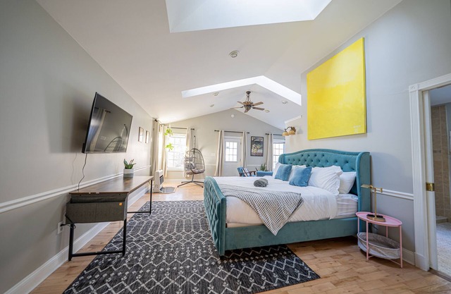 Modern Antique 5BR Home w/ Expansive Master Suite