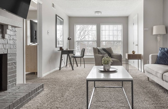 Modern Apartment in Prime Location (ID8033)