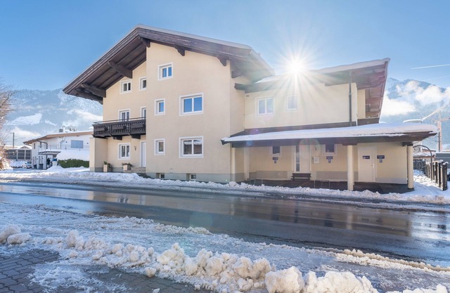 Moderne Wohnung mit Sonnenbalkon im Dorfzentrum von Brixen