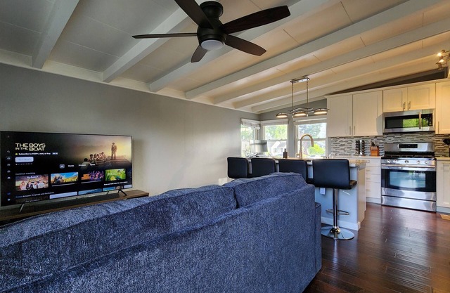Modern Apartment Near Downtown Sac