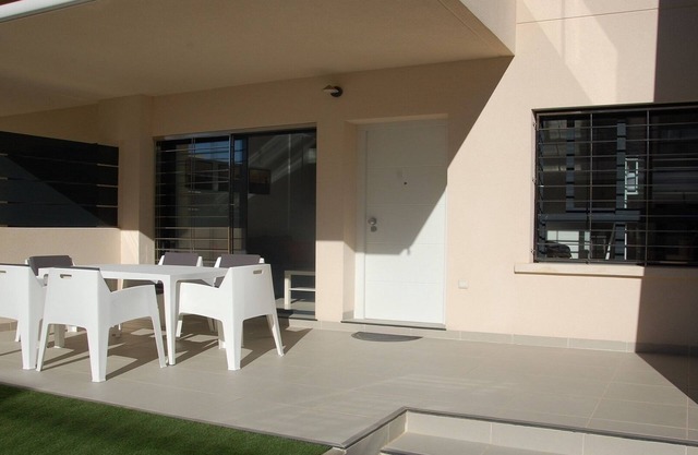 Moderne Wohnung 200 m vom Meer entfernt mit Südterrasse und Pool