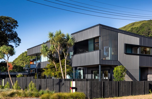 Modern apartment, 5 mins Eastbourne & 2 to beach, views of Wellington Harbour!