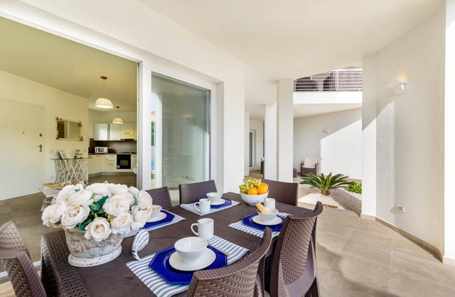 moderne Wohnung 5 min. vom Meer mit Schwimmbad, Klimaanlage und Wi-Fi