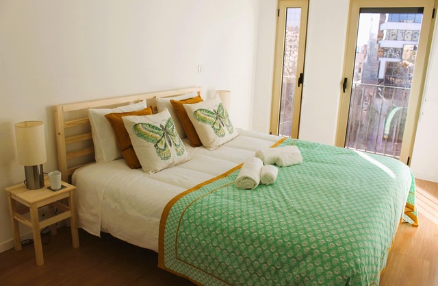 Modern apartment 5 minutes' walk from the metro and free parking