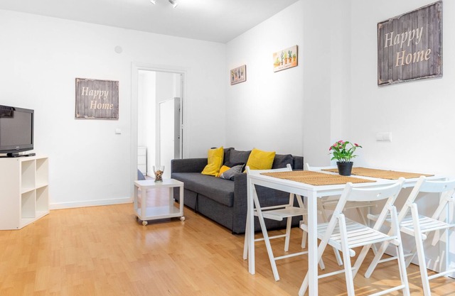 Moderne Ferienwohnung “Capuchinos IZQUIERDA” im Stadtzentrum mit Balkon, Klimaanlage und WLAN