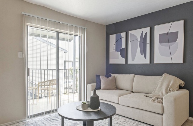 Modern Apartment in Prime Location (ID1004X612)