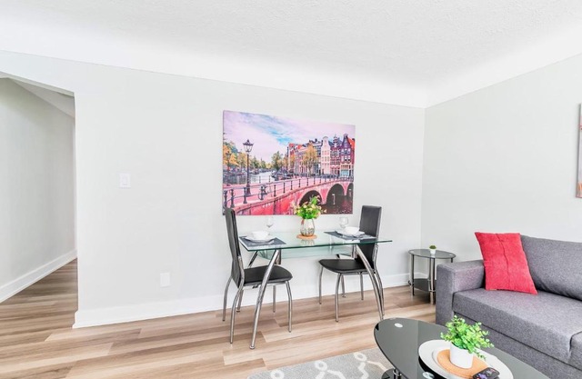 Modern Apartment in Corktown Hamilton Sleeps 4
