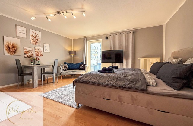 Modern apartment in Dresden - Neustadt with covered balcony and comprehensive am